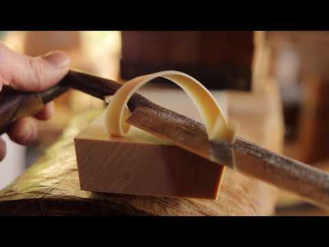 Drawknife work for making a wooden bucket by hand.