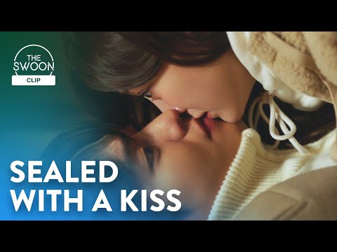 Kim Se-jeong “lands” a kiss on Ahn Hyo-seop | Business Proposal Ep 2 [ENG SUB]