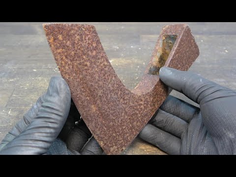 錆びた斧を磨いたり研いだりしました