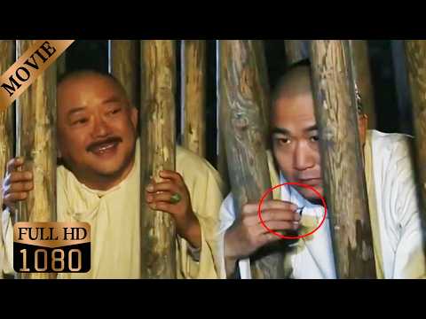 Ji Xiaolan and He Shen are punished, sent in a prison cart, and made to sweep the streets. The Emper