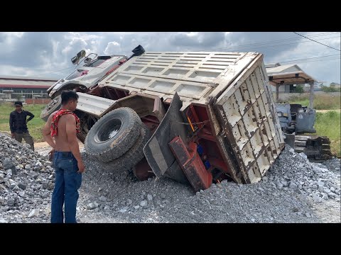 Mix Technical Rescue! Saving Overturned DumpTrucks and Sinking Dozers