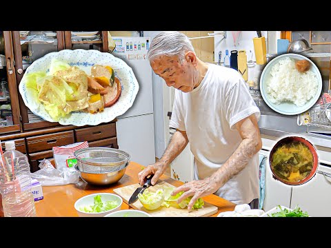 88-Year-Old Okinawan Grandpa’s Healthy Breakfast: Miso Soup & Salad + Morning Yard Work