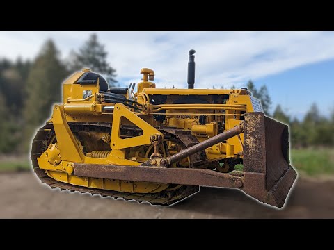 Installing a blade onto a Caterpillar D4-7U