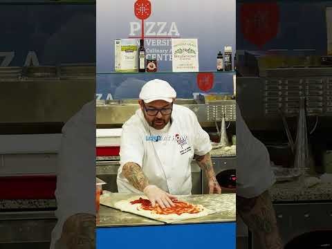 How to Sauce Roman Pizza