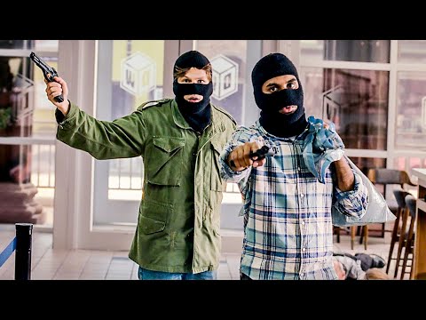 First time bank robbers make all the mistakes possible | 30 Minutes or Less | CLIP