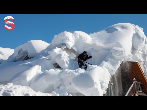 Skilled Snow Removal: Massive Roof Avalanche | Extreme Challenging Roof Snow Clearing Moments #8