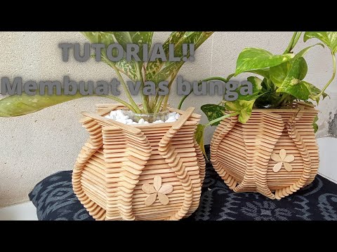 DIY tutorial to make decorative flower vases from ice cream sticks