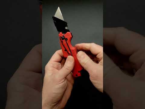 Milwaukee Fastback 6in1 Utility Knife and Bit Driver #shorts #edc #tools #utilityknife