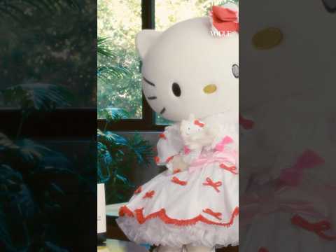 HELLO KITTYが身だしなみに欠かせない鏡と櫛を紹介。#inthebag #インザバッグ #voguejapan