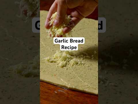 Ultimate pull- apart cheesy garlic bread recipe!!!