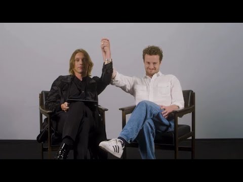 joseph quinn and jamie campbell bower being a comedic duo for almost two minutes