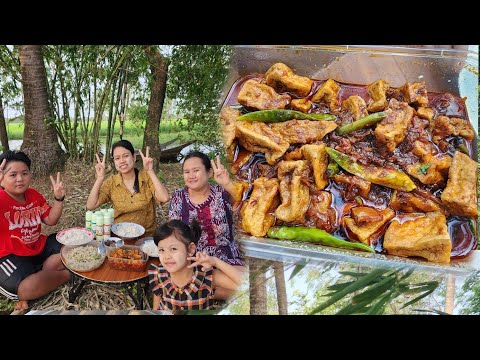 လှေထွက်စီးရင်း ပျော်ပျော်ပါးပါး ထမင်းစားကြမယ်လေ🤗😋😍