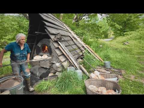 70-Year-Old Homesteader Bakes French Bread Like It's 1850