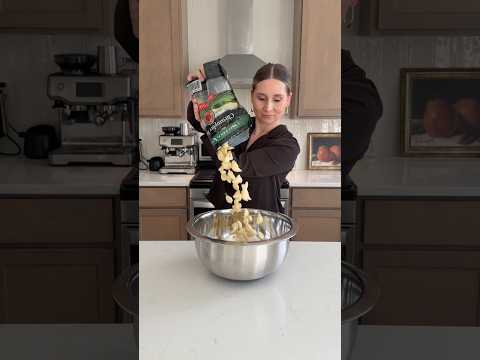 The GREATEST Garlic Hack To NEVER Peel Another Head Of Garlic AGAIN! #garlichack