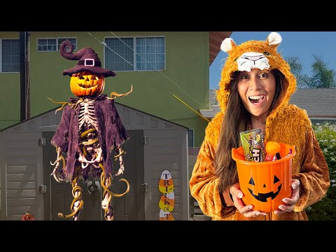 Halloween Stories for Kids | Soso goes on a Halloween Trick or Treat in Her Spooky House!