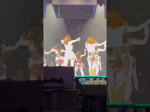 Momo x Jeongyeon Goofing Around in “Dance the Night Away” 🌊