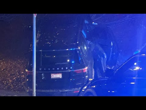 Suspect on the run after crashing stolen car during chase in Sandy Springs, police say