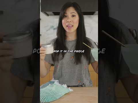 Here's my Oatmeal Raisin Cookie Over Night Oats recipe!  | HONEYSUCKLE