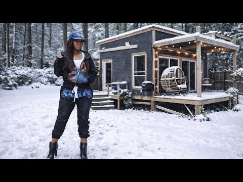 AMAZON WORKER Builds Her Own Tiny Home for Under $14,000 🏠💪