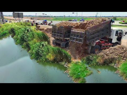 Be watchful Huge SideLandfill New Project!Deep lake,Dumptruck,Expert Skillful Dozer D31A PushingSoil