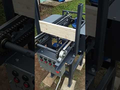 Комбинированный станок для изготовления верхнего бруска рамок.