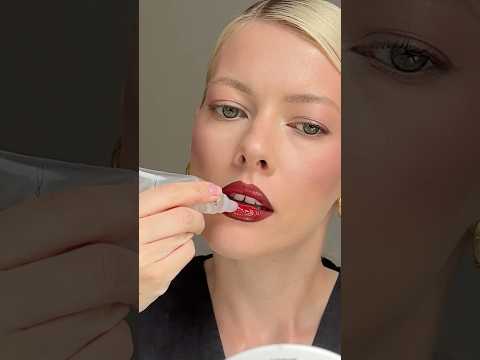 Brown lip liner and red lipstick. Ombré lip combo #ombre #lipcombo #redlipstick #redlipsmakeup #lips