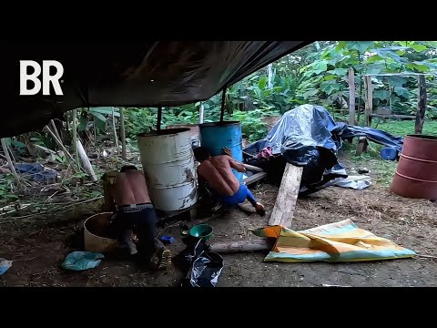 This is how coca is processed in the Colombian jungle