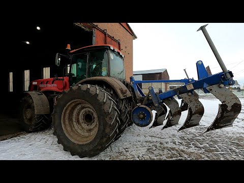 Все ребята..., выпал снег, пора на поле! Мы с работой круглый год!