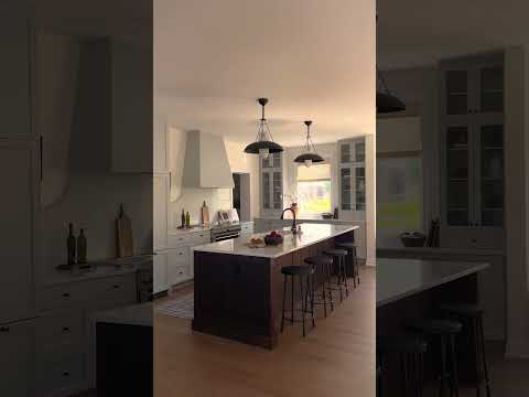 Pretty powder blue kitchen ☁️ #kitchendesign #interiordesignideas #homedecor