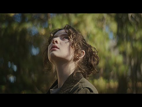 평범한 인간에겐 들리지 않는 섬뜩한 소리를 듣게 된 ≪ 청각 장애 소녀≫...  [공포영화]