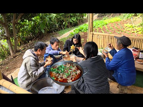 Hidden deep in the mountains of Yunnan is a delicious treat! This spicy boiled pork slices are so...