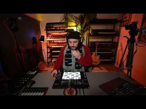 Oriental electronic music with OUD ,The Center Does Not Move — Sonic Sketch 251218