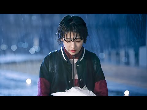 Abandoned by her biological parents since childhood, the girl had to struggle alone to make a living