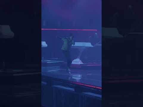 Behind the scenes of the #MultitudeTour and its creation. Discover the full concert on my channel!