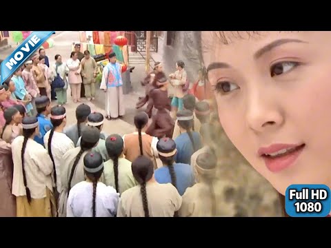 Arrogant bully harasses woman—unaware she's the emperor's sister, executed with all nine kin!