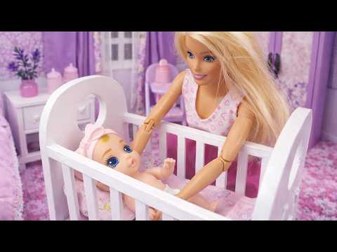 Barbie Mom Takes Care of Baby Doll in Purple Doll Bedroom!