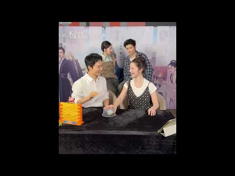 《长乐曲》丁禹兮 邓恩熙直播全程，丁禹兮玩游戏胜负欲爆棚，果然二十多岁正是爱玩游戏的年纪！两对CP现场牵手做任务好看爱看