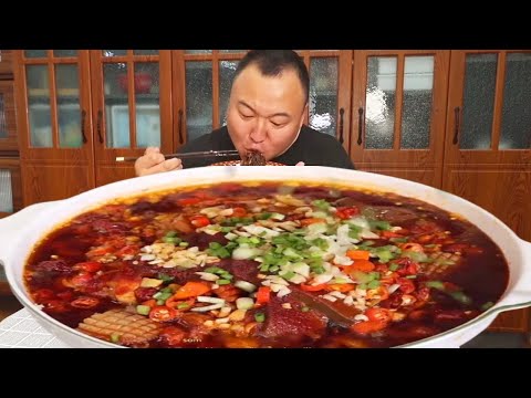 Ah Qiang's spicy blood curd is so delicious it's almost unfair!