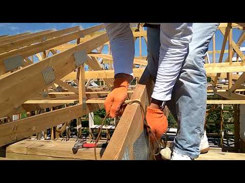 Надежный способ крепления кровельных ферм к верхней обвязке или мауэрлату