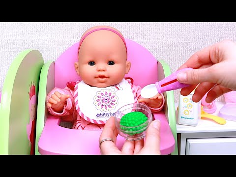 Baby Doll lunch time adventure
