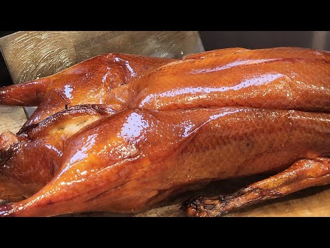 香港陳皮燒鵝 皮脆肉嫩油花香，妙齡#燒鵝 八年#陳皮 ，超級熱辣辣上品#燒乳豬 #肥美焦糖#腩仔#叉燒 肥美#油鷄 #探店 #太極師傅 #燒臘 香港燒鵝排名 #茶餐廳  #labubu