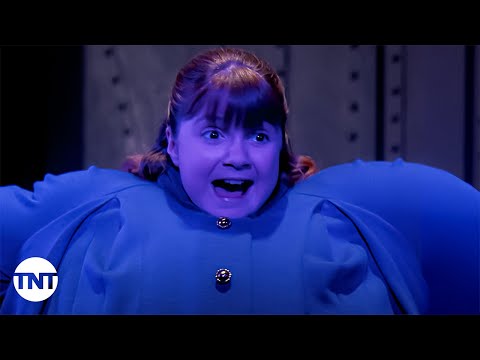 Violet Turns Into a Giant Blueberry [CLIP] | Willy Wonka and the Chocolate Factory (1971) | TNT