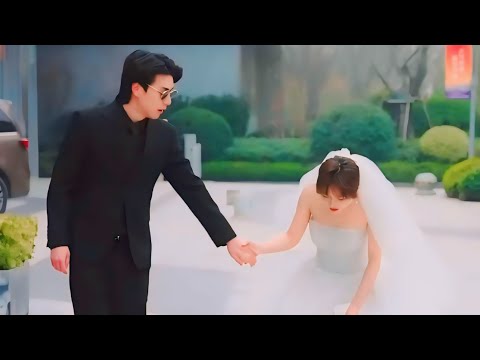 رجل اعمل وسيم بيعرف ان صديقة طفولته هتتجوز فبيعمل نفسه فقير وبيبوظ جوازها وبيبقا حارسها الشخصي