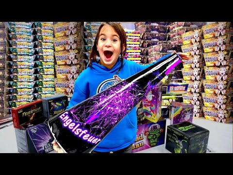 KLEINER JUNGE kauft XXL FEUERWERK AB 18 JAHREN! 🎆🧨