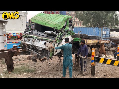 Pakistani Truck Cabin was Fully Destroyed by Road Accident | Repairs And Restoration complete video