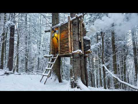 Elevated Tree Cabin Built in Bad Weather | Safe from Predators and Snow