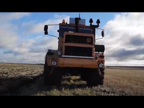 Трактор Кировец. Безотвалка близ села Майское.
