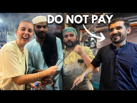 Kind Pakistanis Refuse our Money in Peshawar 🇵🇰