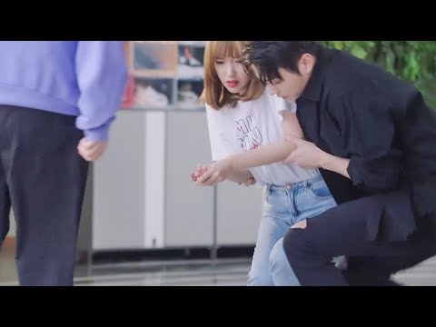 Fans send blades to threaten genius girl, genius girl is injured/Falling into your smile