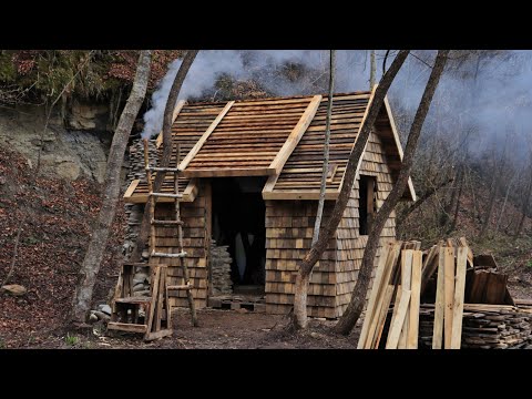 Do-it-yourself pallet house. The facade is made of boards